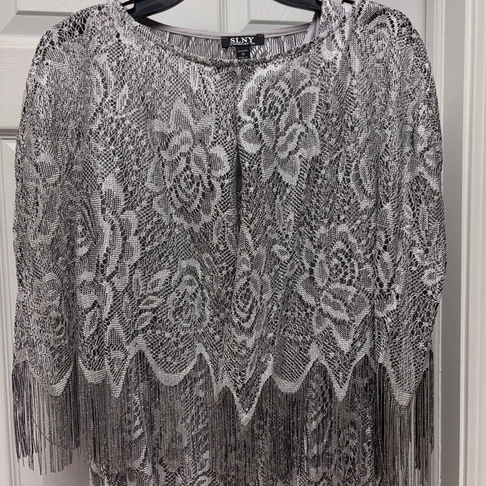 SLNY 2-Piece Metallic Lace Fringe Dress & Jacket Set – Silver (Size 18) - Picture 2 of 11